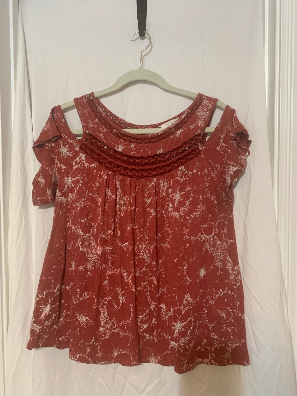 Lucky Brand Rust Red Cold-Shoulder Floral Top